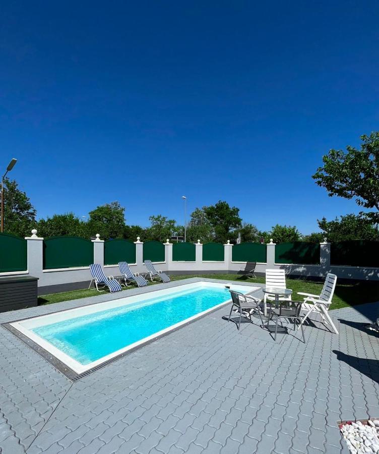 Appartement Traum Mit Pool+balkon *