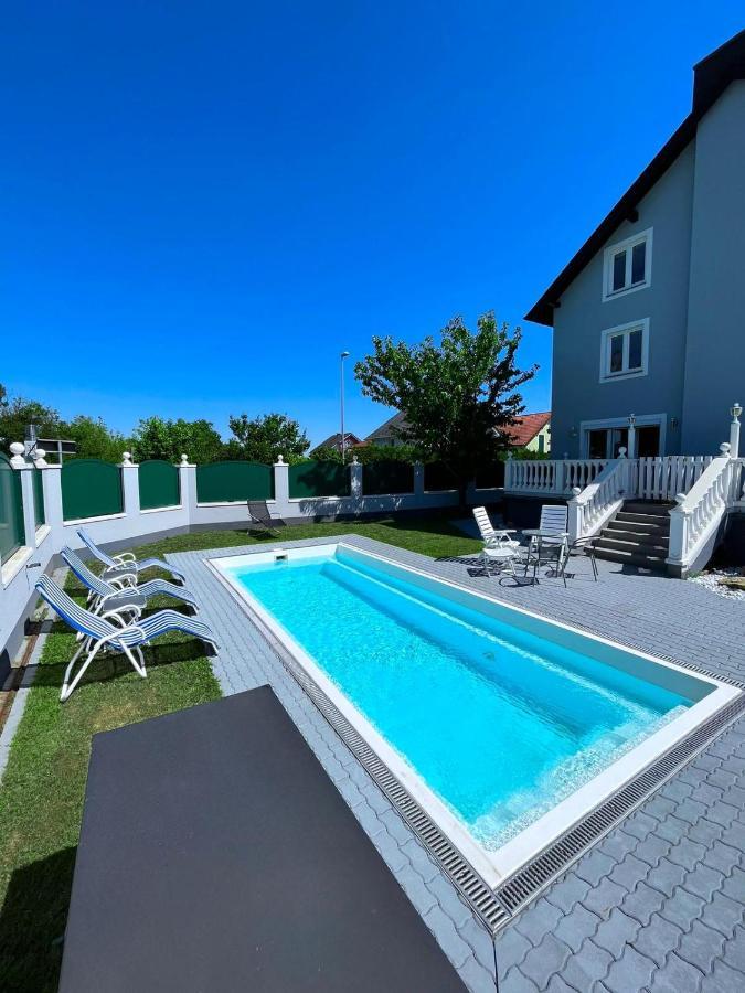 Appartement Traum Mit Pool+balkon Wenen
