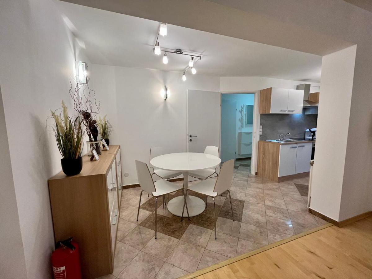 Appartement Traum Mit Pool+balkon *