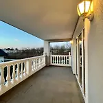 Traum Apartment Mit Pool+Balkon