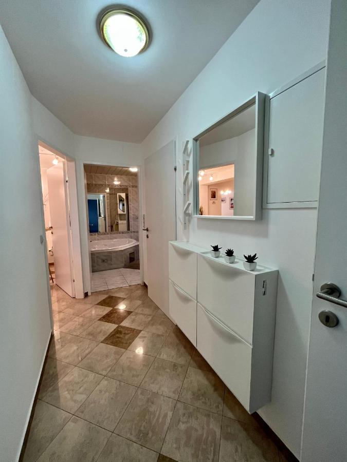 Traum Mit Pool+balkon * Wien
